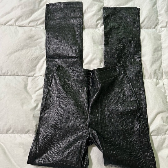 Women’s Faux Leather Crocodile Pants Medium Black Straight Leg Stretch Bikercore - Picture 6 of 6